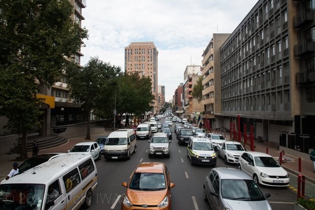 ヨハネスブルグは大都市であり、車社会であるがゆえ、渋滞は日常茶飯事だ（ヨハネスブルグ・南アフリカ／Johannesburg,South Africa 2017）