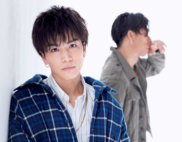 岩田剛典（左）とアキラ（右）