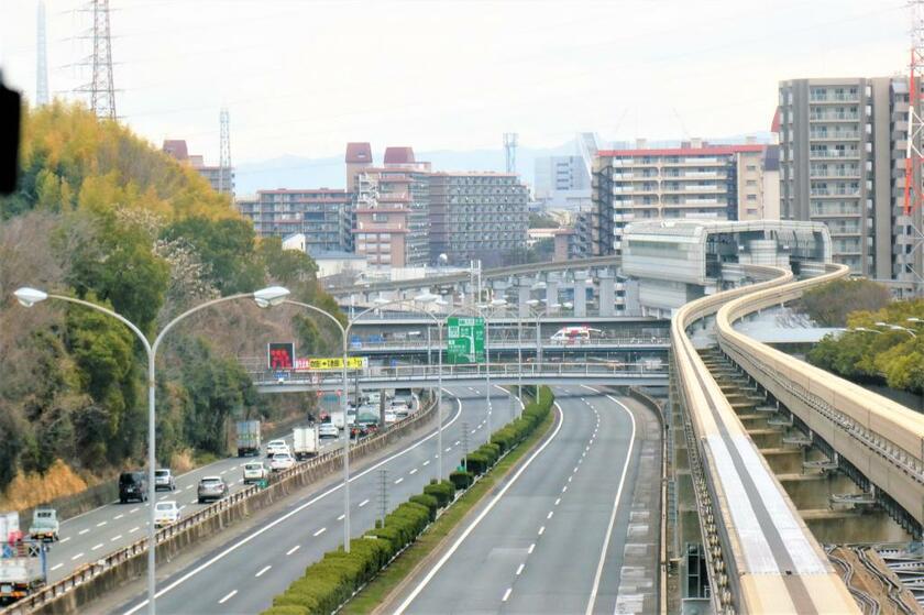 中国自動車道は路面のリフレッシュ工事のため、吹田ジャンクション―中国豊中インター間が長期の通行止めに。物流輸送にとって“大動脈”が使えないのは大きな痛手と言える（撮影／岸田法眼）