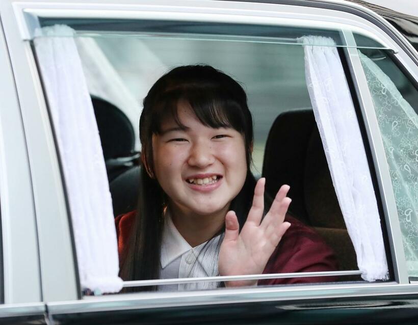 愛子さまも12月には二十歳の誕生日をむかえ、成年皇族となる（ｃ）朝日新聞社