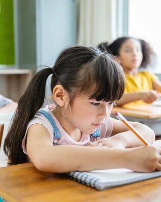 中学受験、低学年のテストの偏差値は「どうでもいい」と受験のプロが語る理由とは？　テスト対策に悩む親にアドバイス