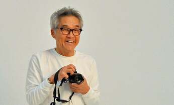 Snow Man向井康二が語ったカメラ愛「僕が撮った写真を見てメンバーが喜んでくれるのがうれしい」