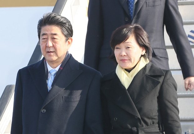 安倍晋三首相と昭恵夫人（C）朝日新聞社