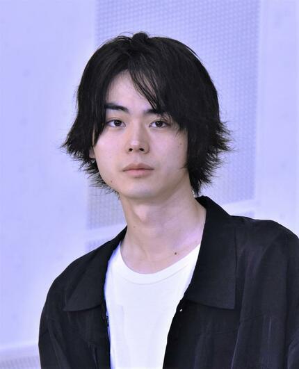 指をくわえて見ていてはダメ」 菅田将暉が「結婚」と「ラジオ卒業」でみせた不退転の覚悟 | AERA dot. (アエラドット)