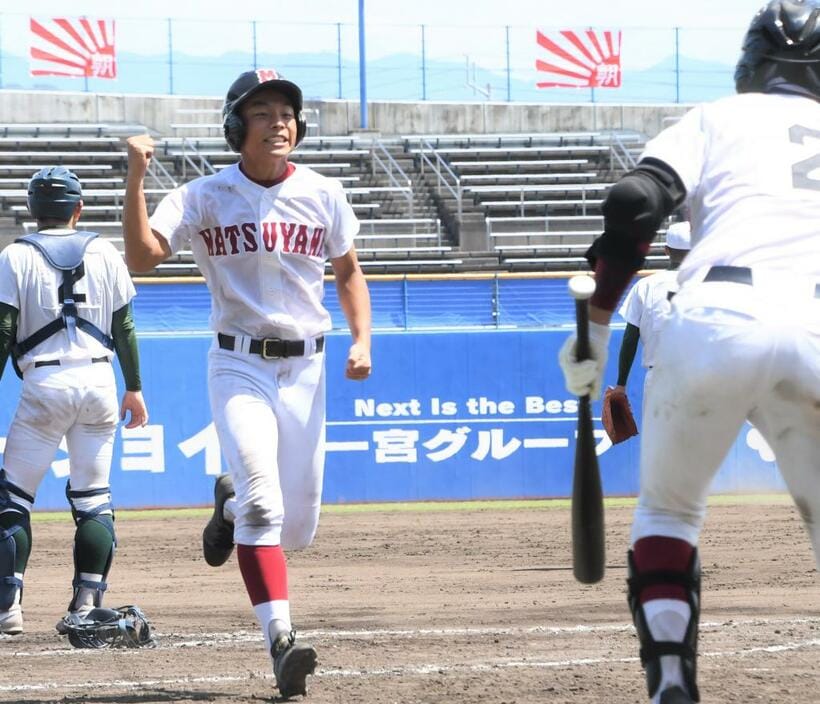 昨年は夏の甲子園の地方大会で準決勝まで進出した松山商