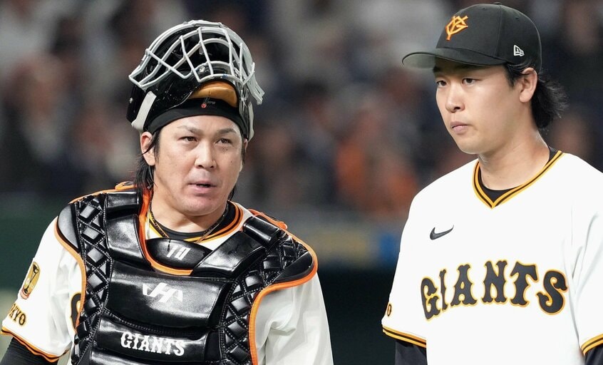 巨人の甲斐(左)と山崎伊織(日刊スポーツ)