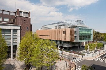 知の先端を学べる充実した10研究科を擁する国士舘大学大学院。社会人も学びやすい環境を用意!