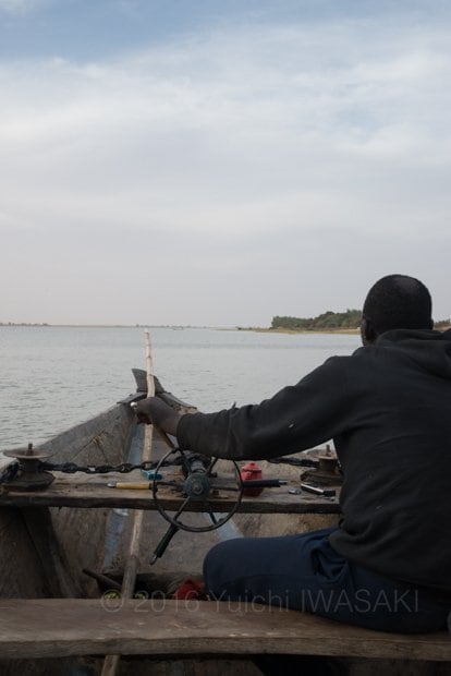 ニャフンケを訪ねた帰り道では、客船ではなく資材運搬船に乗ってモプチへと戻った（ニジェール川・マリ 2016年／Niger River, Mali 2016）