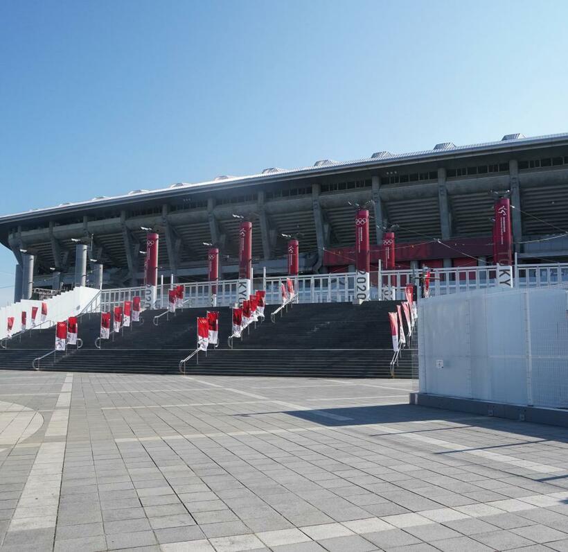 夕方、フランス戦開始前の日産スタジアム。人気はまばらだった（撮影／上田耕司）
