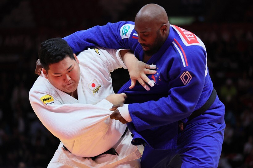 柔道男子100キロ超級・斉藤 立（左） vs. テディ・リネール：公式戦では、2023年の世界選手権、24年のグランドスラム（GS）アンタルヤ大会で2度対戦し、どちらもリネールが勝利／決勝は8月2日午後6時9分～（日本時間3日午前1時9分～）（写真：L’EQUIPE／アフロ）