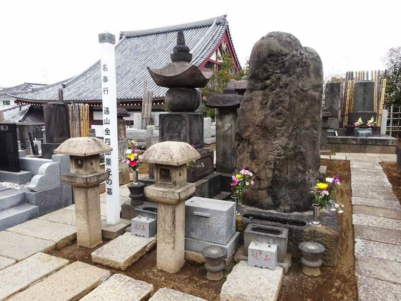 本妙寺にある遠山景元のお墓