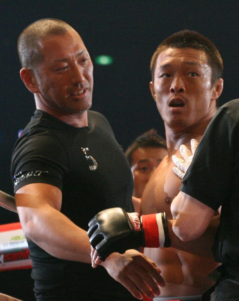 格闘技イベントＫ－１で秋山成勲選手のセコンドにつく清原和博氏（ｃ）朝日新聞社