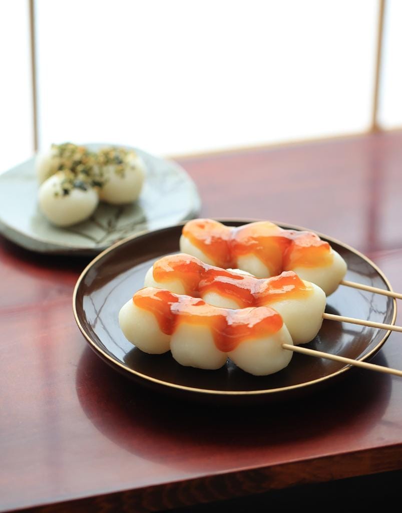 モチモチ食感のみたらし団子　 （撮影／写真部・松永卓也）