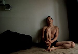 リコーGX100で撮影。室内でもストロボをたかず、その場の空気感を生かして自然光で撮るのが好きだという