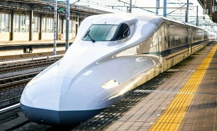 車両内でアクセスしてはいけない｢三大サイト｣　まともな人なら｢新幹線の激遅フリーWi-Fi｣は使わない