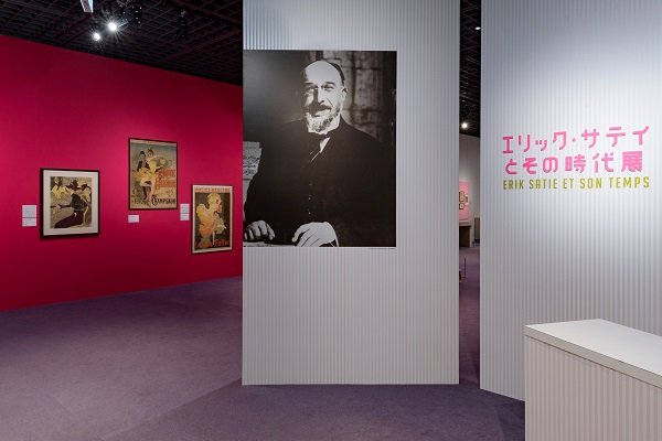 『エリック・サティとその時代展』開催記念、『高橋アキが語り弾くサティ』展示室内で開催