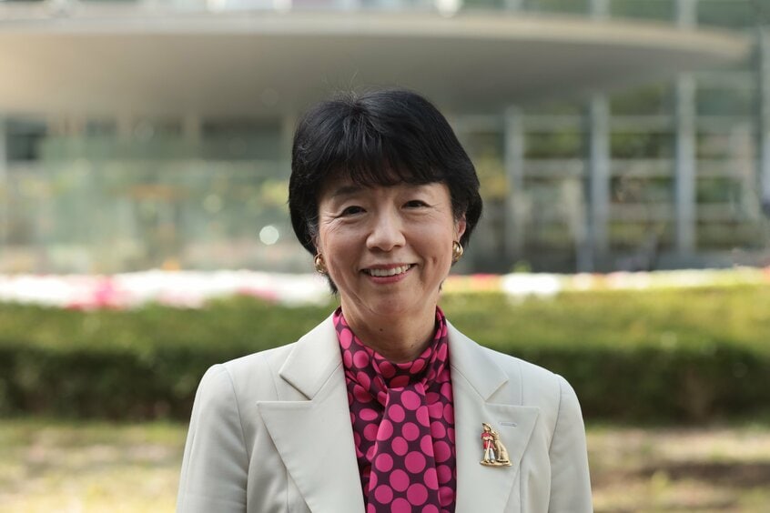 外国留学の経験もなく英語力は十分でない。でも、相手は留学生。英語の講義が必須で、睡眠を削って考える。準備はたいへんだが、教えるのが好きなのだ(写真:狩野喜彦)