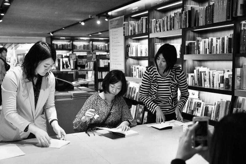 台北の大型書店・誠品書店でサイン会(撮影/東川哲也)