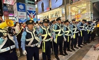 「えびす橋、封鎖します!」阪神ファンが押し寄せた道頓堀 “グリコ前”守った?大阪府警