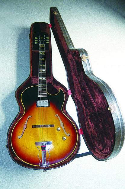 尾崎のパフォーマンスを支えた「Gibson ES-175」
