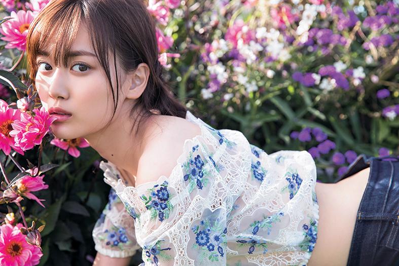 『乃木坂46 山下美月1st写真集「忘れられない人」』より(撮影/須江隆治)