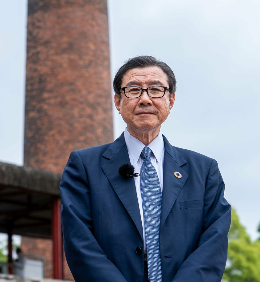 この大煙突の前で思い出す一つは、やはり炭鉱の閉山だ。従業員の再就職で、走り回った日々。やれるだけやったと、父に報告はできる(写真:山中蔵人)