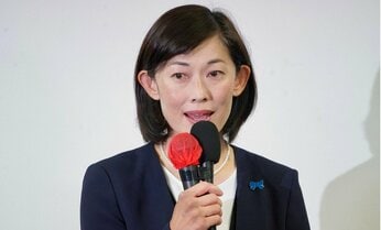 涙で懇願した丸川珠代氏を「助けなかった」有権者の怒り 赤い選挙カーが通ると「だませないからな!」