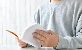 どうすれば子どもが英語を読めるようになる? 「おうち英語」の「読む」ときのコツを翻訳家がアドバイス