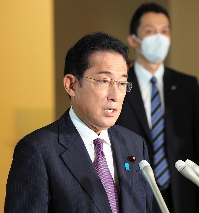 国連総会出席のため訪米する前に会見する岸田首相