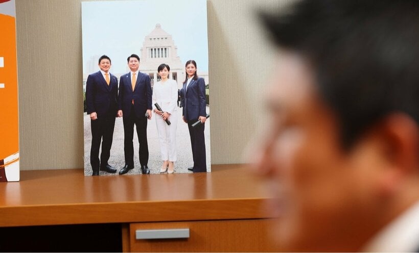 取材に答える神谷氏（写真映像部・松永卓也撮影）