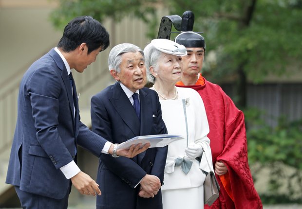 高麗神社を参拝した天皇陛下と美智子さま（ｃ）朝日新聞社
