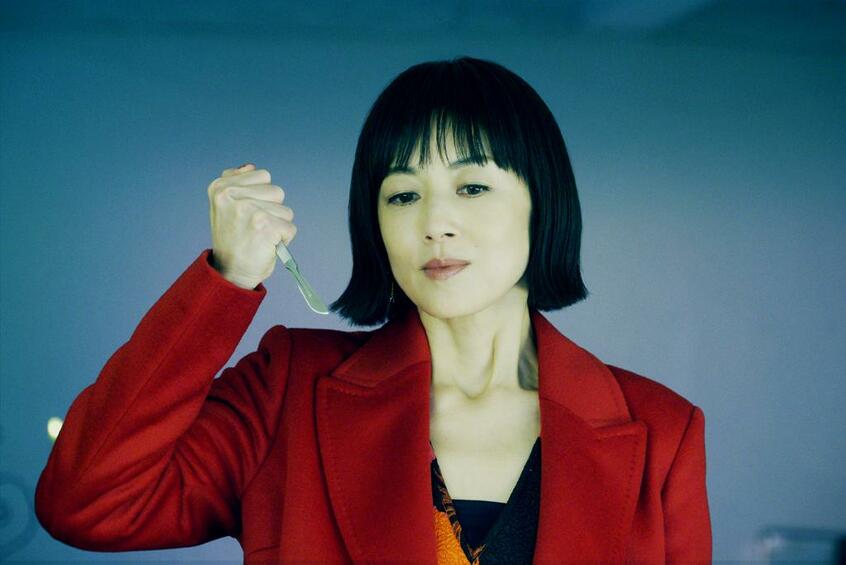 魔性の女を演じた高岡早紀（写真提供／（c）2021映画『リカ ～自称28歳の純愛モンスター～』製作委員会）