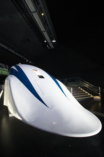 山梨リニア実験線で２００３年、世界最高時速５８１キロ（当時）を記録したリニアのＭＬＸ０１－１。リニア・鉄道館（名古屋市）に展示されている（撮影／写真部・堀内慶太郎）