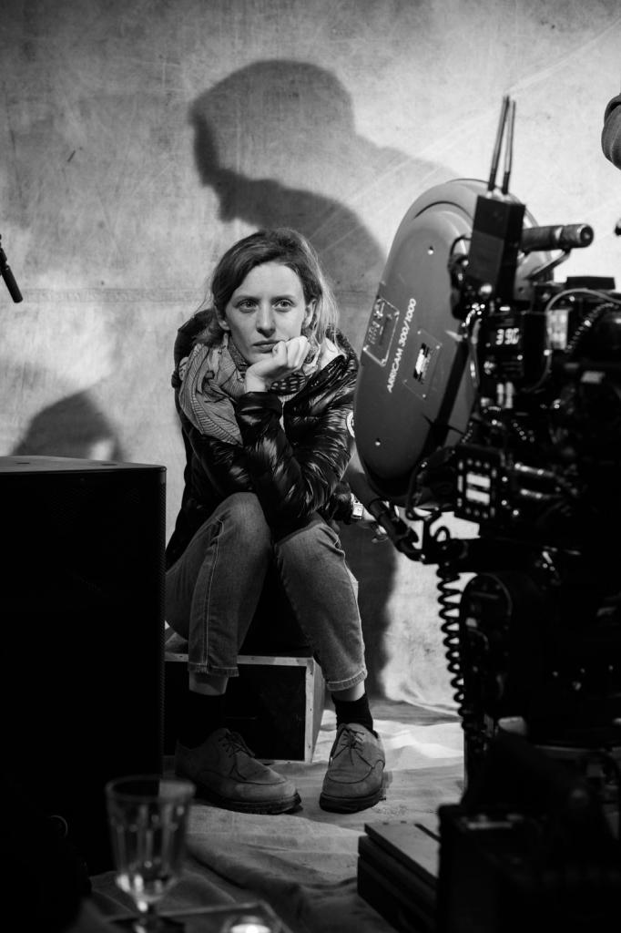 ミア・ハンセン＝ラブ監督（Ｍｉａ　Ｈａｎｓｅｎ－Ｌｏｖｅ）／１９８１年、フランス出身。オリヴィエ・アサイヤス監督作品に出演しデビュー。「未来よ　こんにちは」（２０１６年）でベルリン国際映画祭銀熊賞。全国順次公開中　（ｃ）２０２０　ＣＧ　Ｃｉｎｅｍａ　－　Ｎｅｕｅ　Ｂｉｏｓｋｏｐ　Ｆｉｌｍ　－　Ｓｃｏｐｅ　Ｐｉｃｔｕｒｅｓ　－　Ｐｌａｔｔｆｏｒｍ　Ｐｒｏｄｕｋｔｉｏｎ　－　Ａｒｔｅ　Ｆｒａｎｃｅ　Ｃｉｎｅｍａ