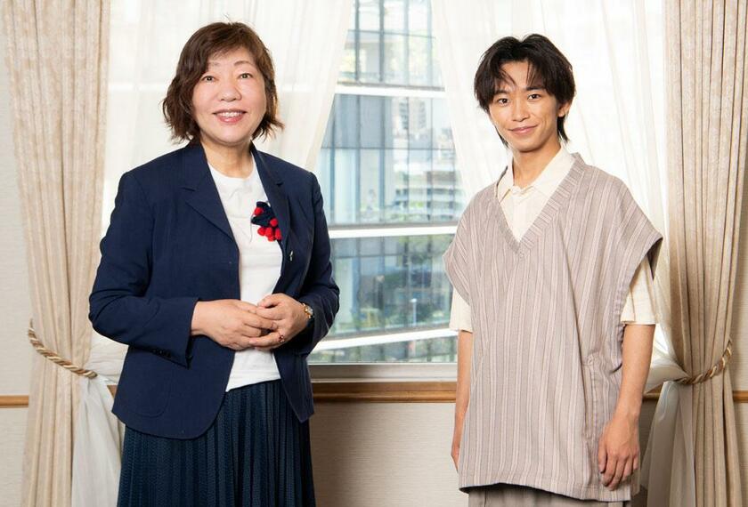 加藤清史郎さん（右）と林真理子さん（撮影／写真映像部・高野楓菜）