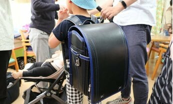 小学生の「ランドセルが高すぎる」はリユースで変わるのか ミレニアル世代に「中古はネガティブではない」という意識