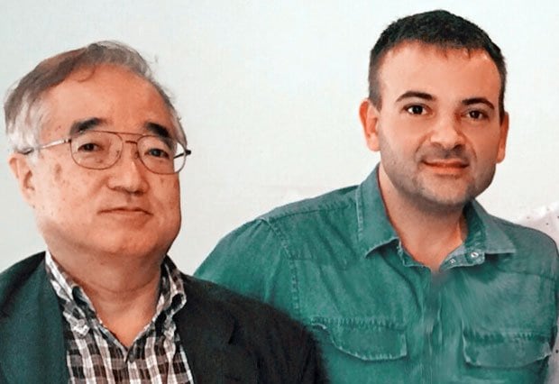 シーディーアイの岡本茂雄ＣＥＯ（左）とＡＩ研究者のギドー・プジオル博士。開発中のＡＩは現在、豊橋市のほかに全国３８事業所で試験導入されている（写真：ギドー・プジオル博士提供）
