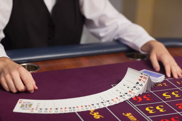 カジノ法案については、実際にギャンブル依存症だった人からも疑問の声が…（※写真はイメージ）