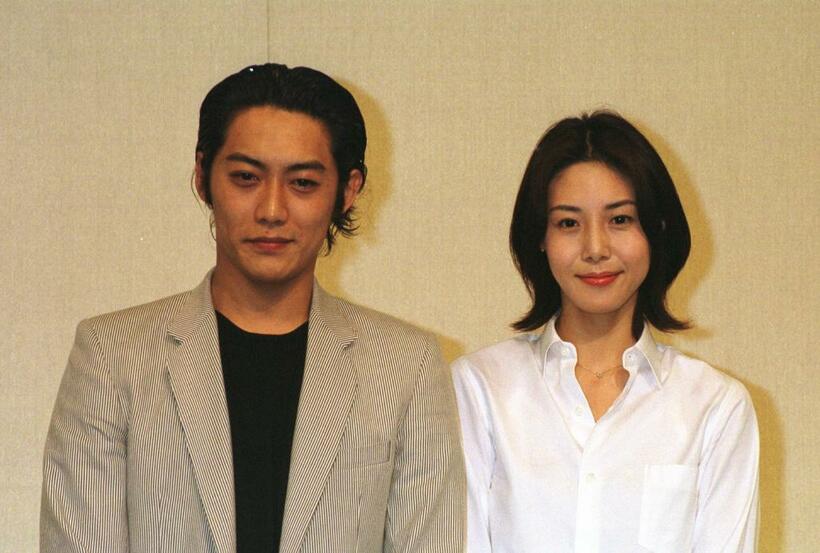 結婚当初の反町隆史、松嶋菜々子夫妻。いまだにこの若々しさをキープしているのがすごい。（C）朝日新聞社