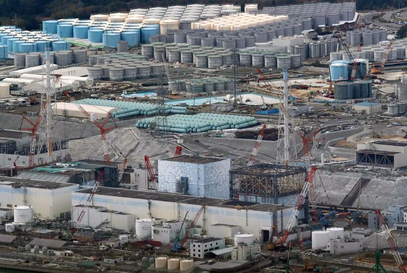 海洋放出が正式に発表になった東京電力福島第一原発の処理水のタンク(Ｃ)朝日新聞社