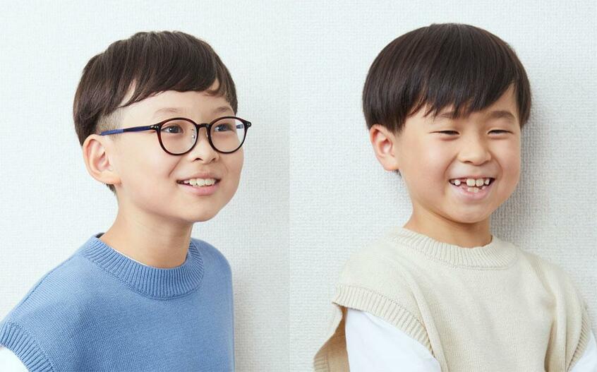 henna games設立者 千葉シモンさん(9) マシロさん(7)/兄のシモンさん(左)は7歳、弟のマシロさんは6歳で初めてゲームを公開。兄弟でYouTubeチャンネルも運営。ゲーム制作の解説動画などを発信している(写真:本人提供)