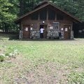 キャンプ場でクマに襲われた女性が3年ぶりに歩いた「現場」 人の食料の味を覚えたクマの“その後”