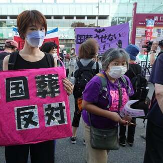 【ルポ】ピンク色のプラカードで安倍元首相「#国葬反対」掲げて デモで見えた「強行」への反発