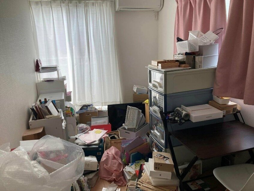 置き場所が決まっていないモノを置く「とりあえず部屋」／ビフォー