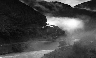 奈良県・川上村に移住した写真家・百々武が撮る　吉野川源流に暮らす人々の日常