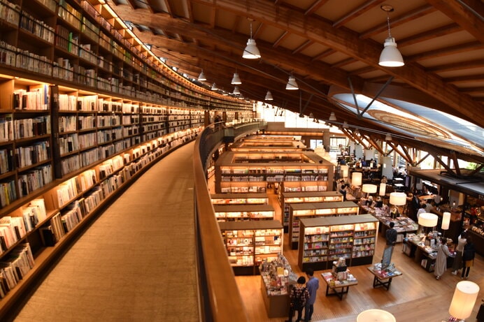 佐賀県「武雄市図書館」