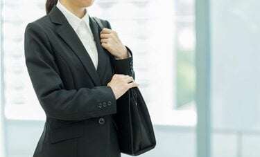 企業による奨学金の代理返還は時代に逆行する？　専門家が指摘した意外な落とし穴とは