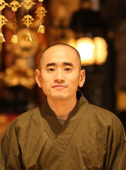 【浄土宗龍岸寺住職】池口龍法さん(38)/浄土系アイドル「てら*ぱるむす」のプロデュースなどで知られる。著書に『お寺に行こう! 坊主が選んだ「寺」の処方箋』(講談社)(撮影/秋山謙一郎)