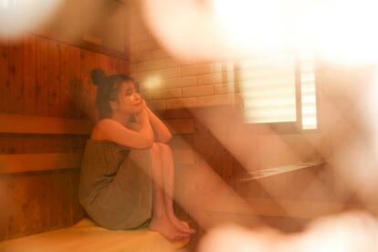 ひとりになりたい時や考え事をしたい時は、サウナへ行く。睡眠時間を削って動画を作っていた時もあったが、メンタルの不調を経験してから、睡眠時間や休日を確保し、生活を整えるようになった（写真＝張溢文）
