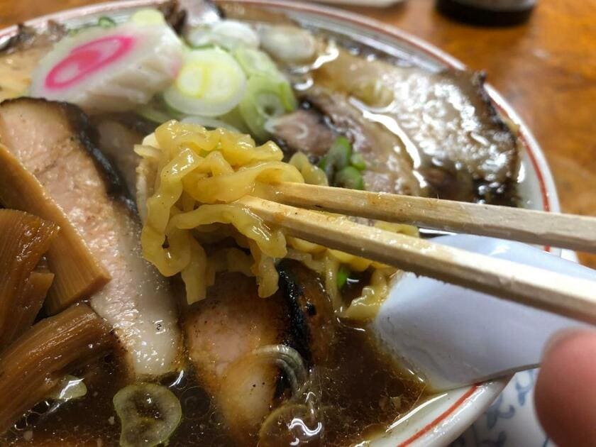 生姜醤油チャーシュー麺。「オランダ軒」山本さんは「町中華の域を超えている」と評する（筆者撮影）